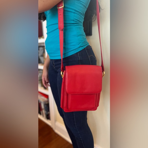 Vintage Bag 80s 90s Red Tignanello Leather Crossbody with Gold Hardware Like New - Picture 3 of 10